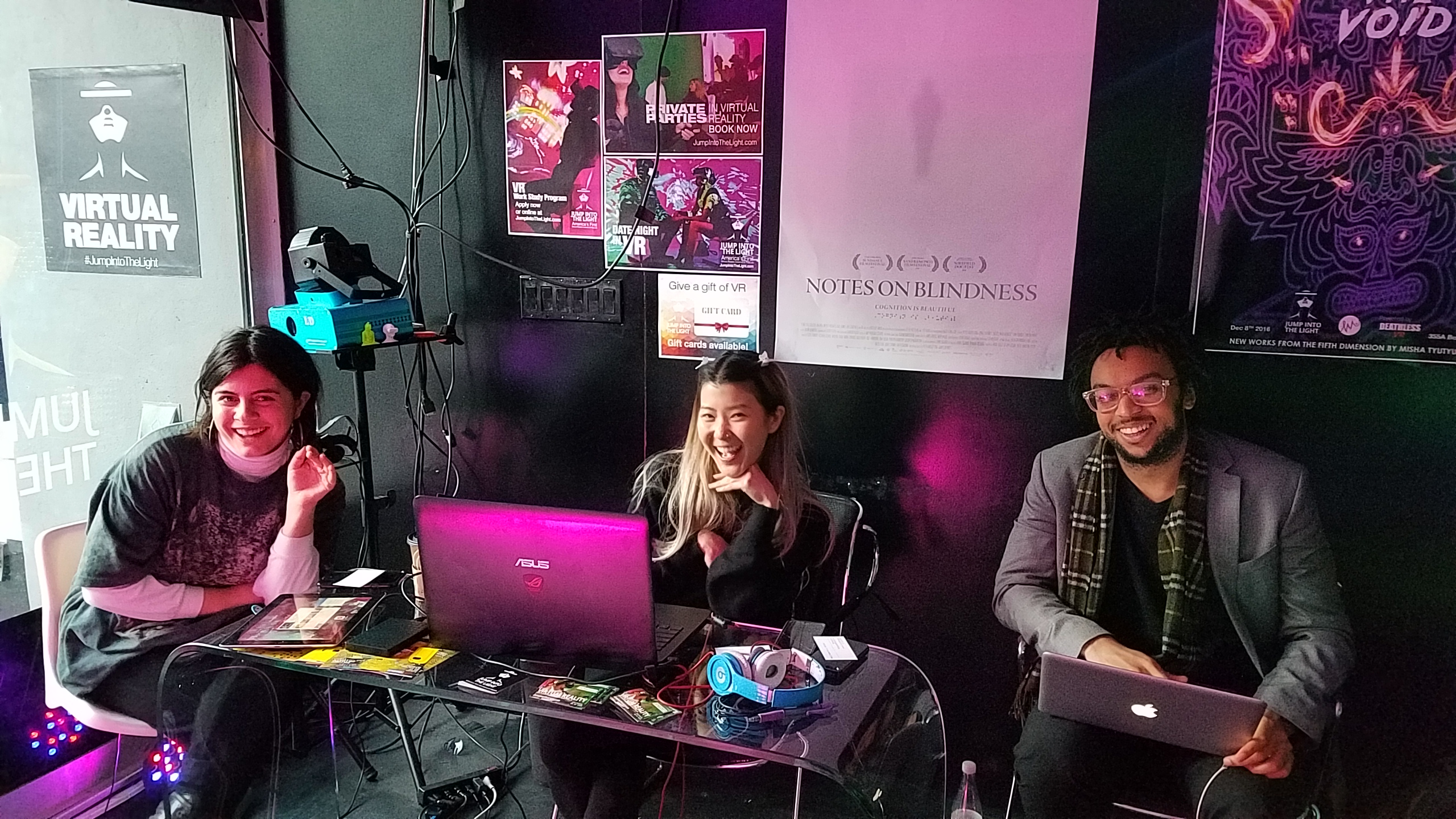 2c-intothelight-crew